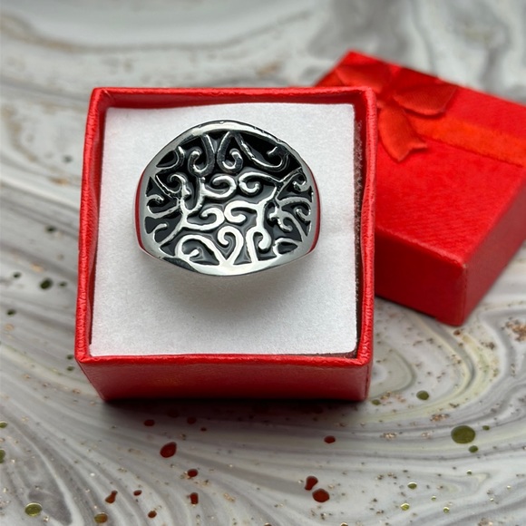 Women’s Silver Fashion Ring, Various Sizes - Picture 2 of 5